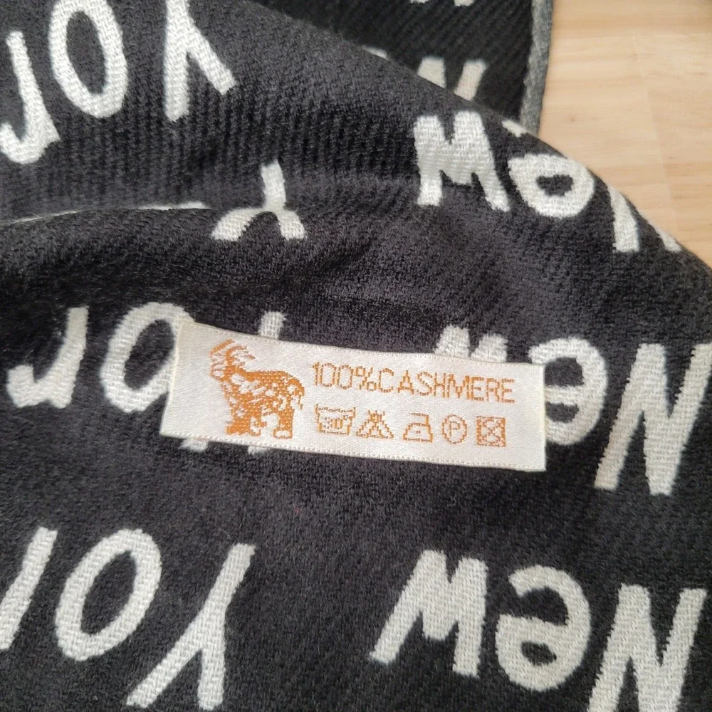 100% Cashmere Scarf Wrap Shawl Pashmina Black White Preppy Business NYC Print‎